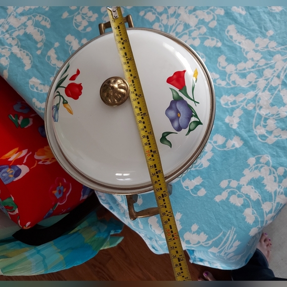 LAST CHANCE Vintage Regency Club Tulip Enamelware Casserole - Picture 2 of 15